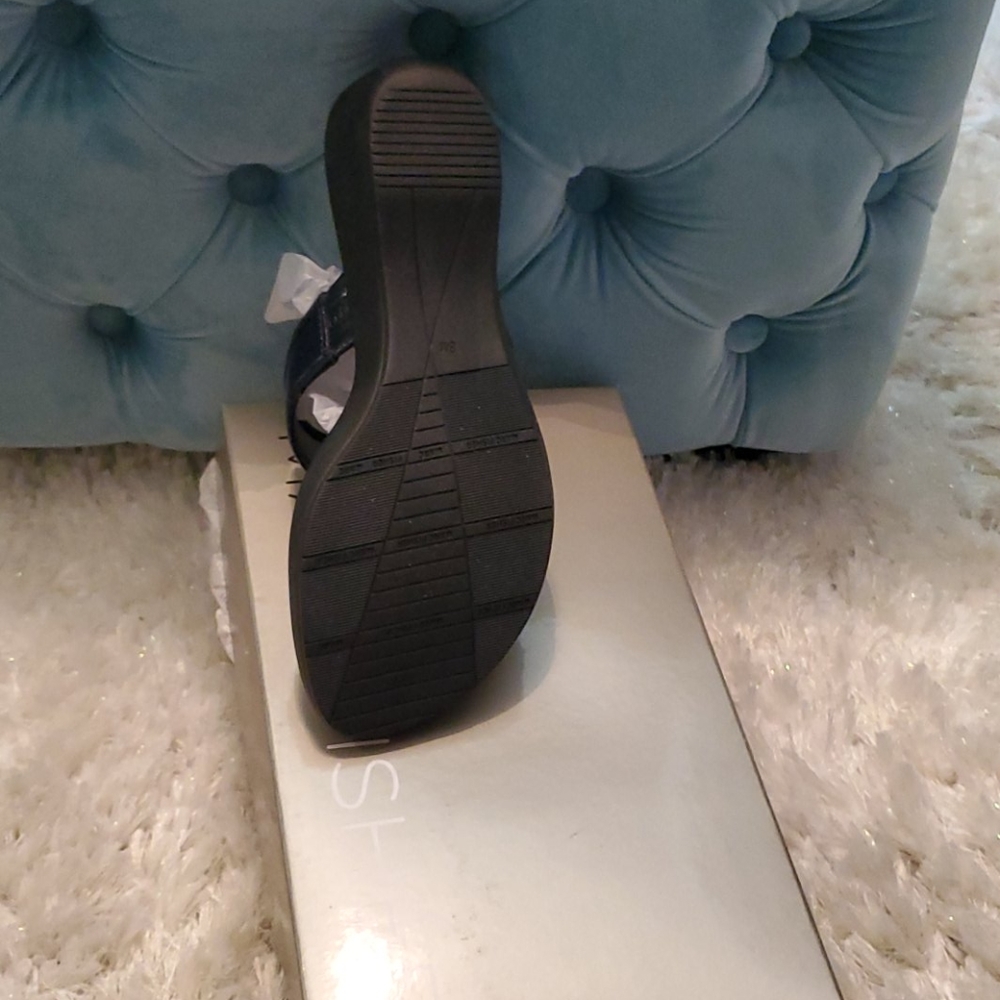 Sandals - Picture 2 of 3
